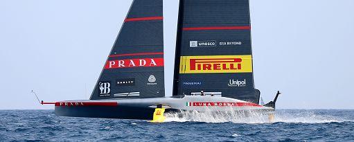 Luna Rossa entusiasma Barcellona, prima batte American Magic poi Britannia