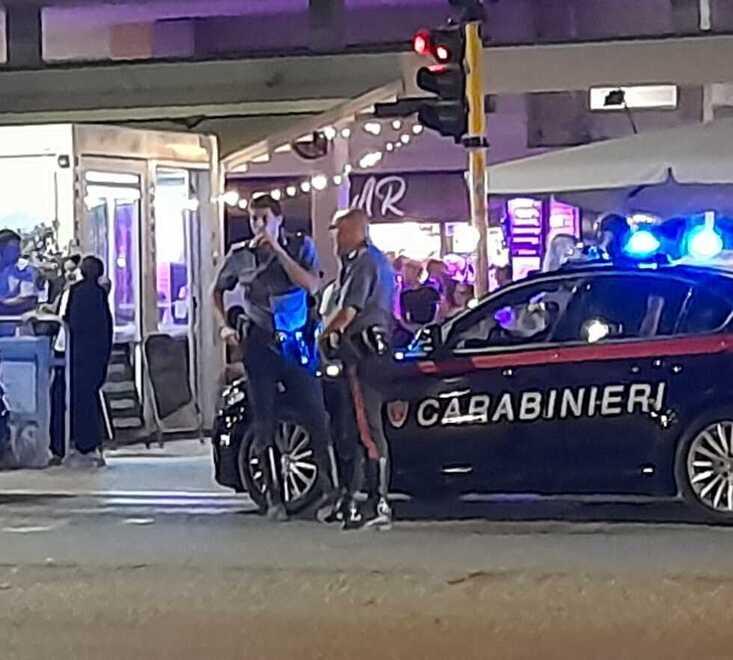 Carabinieri durante un controllo a Marina nel cuore della Movida