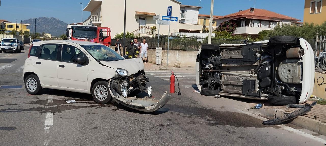 Scontro fra auto a Olbia, 3 feriti