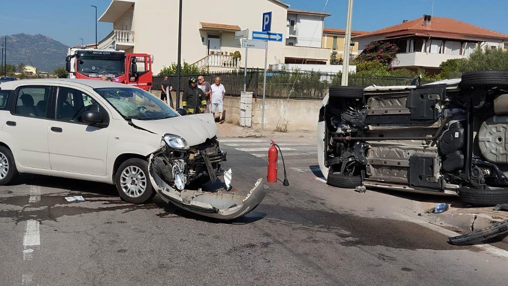 Scontro fra auto a Olbia, 3 feriti