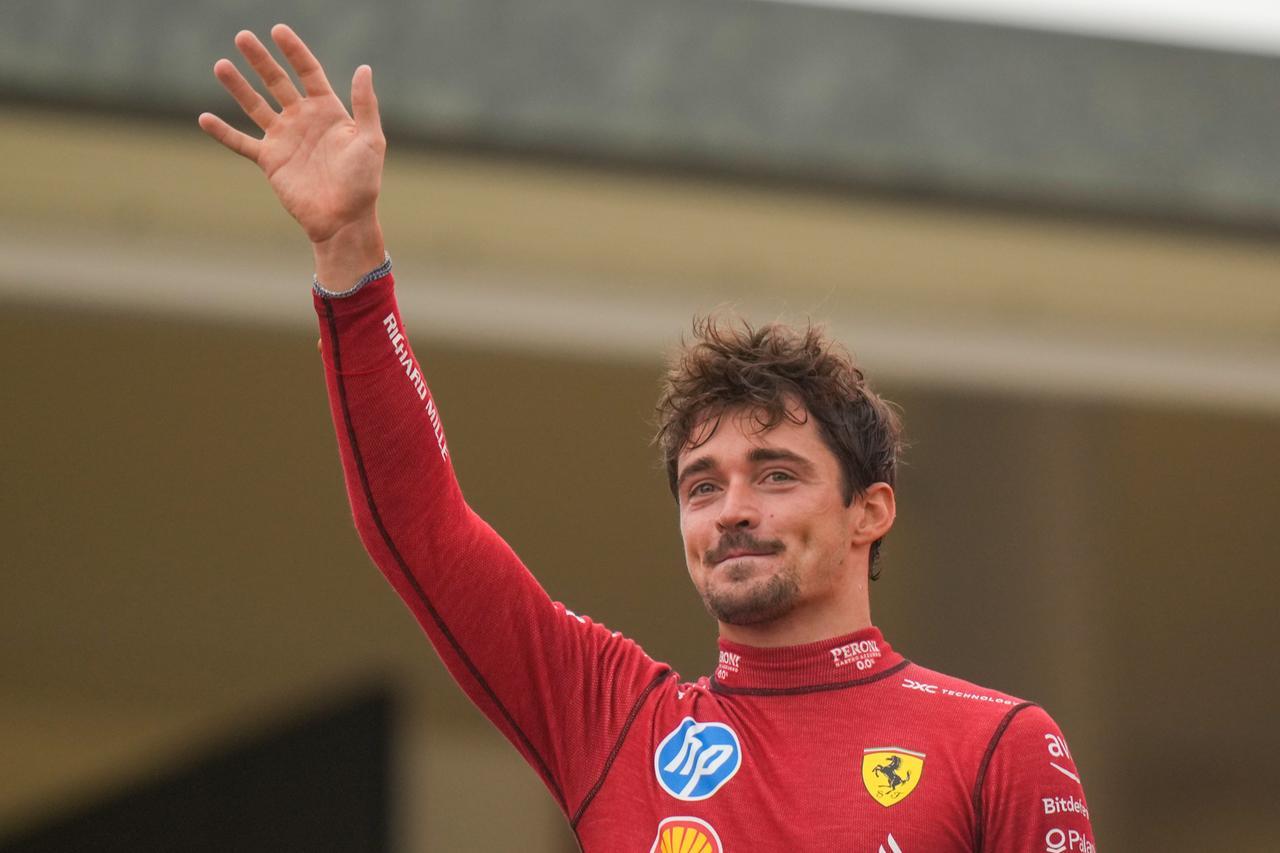 F1, incredibile Ferrari: Leclerc vince a Monza. La strategia vincente e il delirio dei 100mila