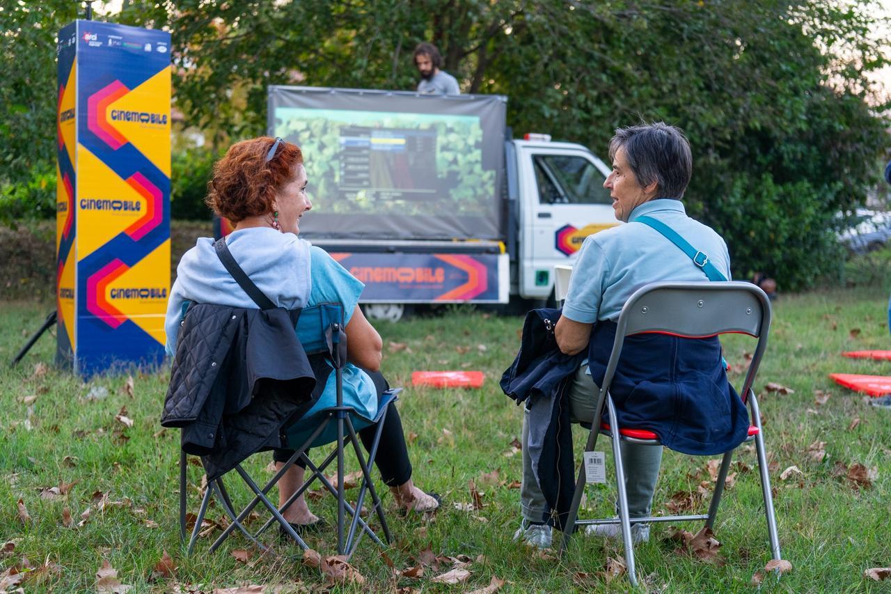 Portate le sedie da casa: in città ritorna il Cinemobile