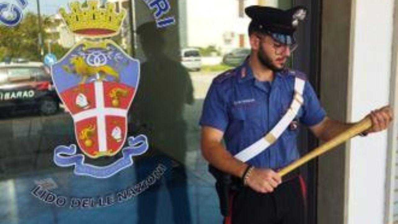 
	La mazza sequestrata dai carabinieri

