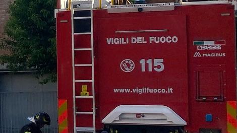 Ferrara, cade da una scaletta e si infilza nella recinzione. Soccorso dai vicini di casa