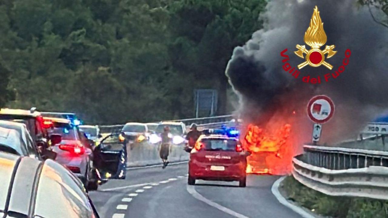 
	L'auto a fuoco in Fi-Pi-Li

