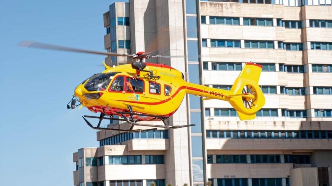 Arbus, si tuffa e batte la testa su uno scoglio: ferito un 38enne