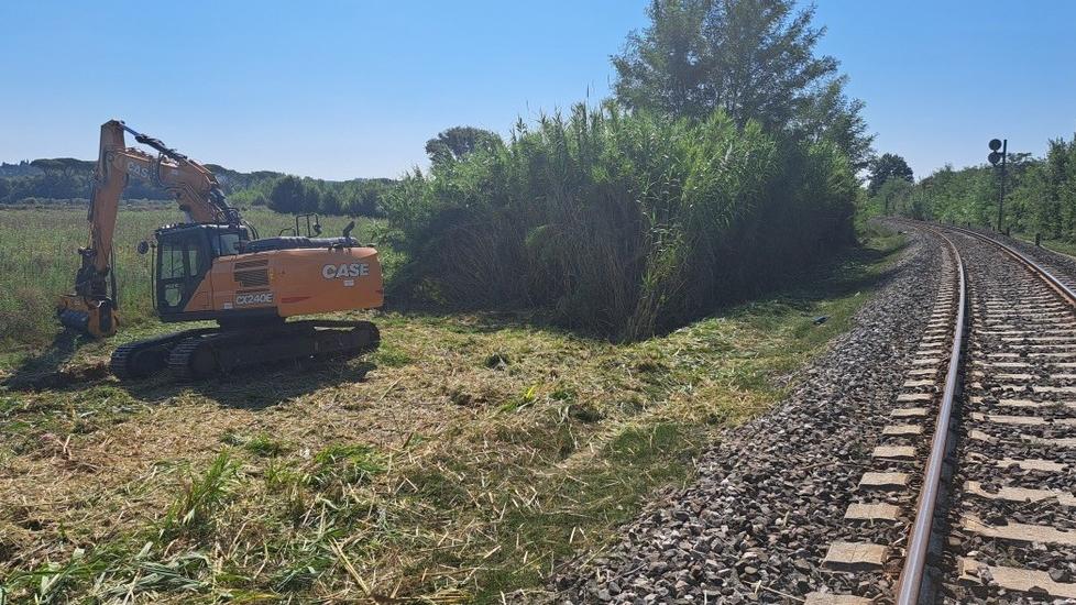 Con lo stop alla circolazione dei treni, è stata eseguita la bonifica per l’inizio dei lavori 