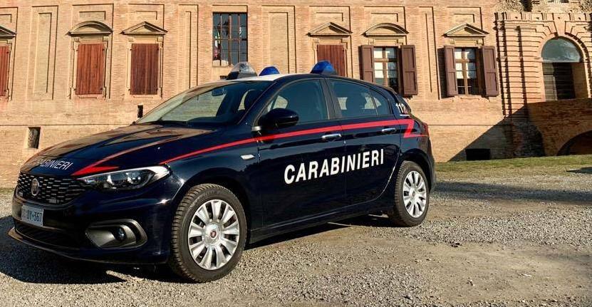 Ragazza dà di matto al pronto soccorso di Scandiano e cerca di prendere la pistola di un carabiniere