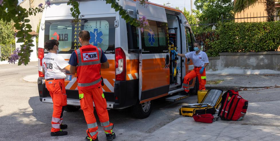 Sanità in crisi a Modena: una notte con 6 ambulanze per mezza provincia