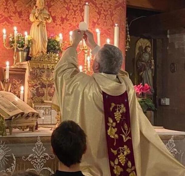 Il prete lefebvriano don Crescimanno interdetto dalla Chiesa: «Amareggiato, obbedirò»