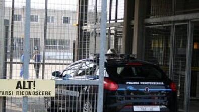 Detenuto morto in cella alla Pulce: «Non crediamo si sia suicidato»