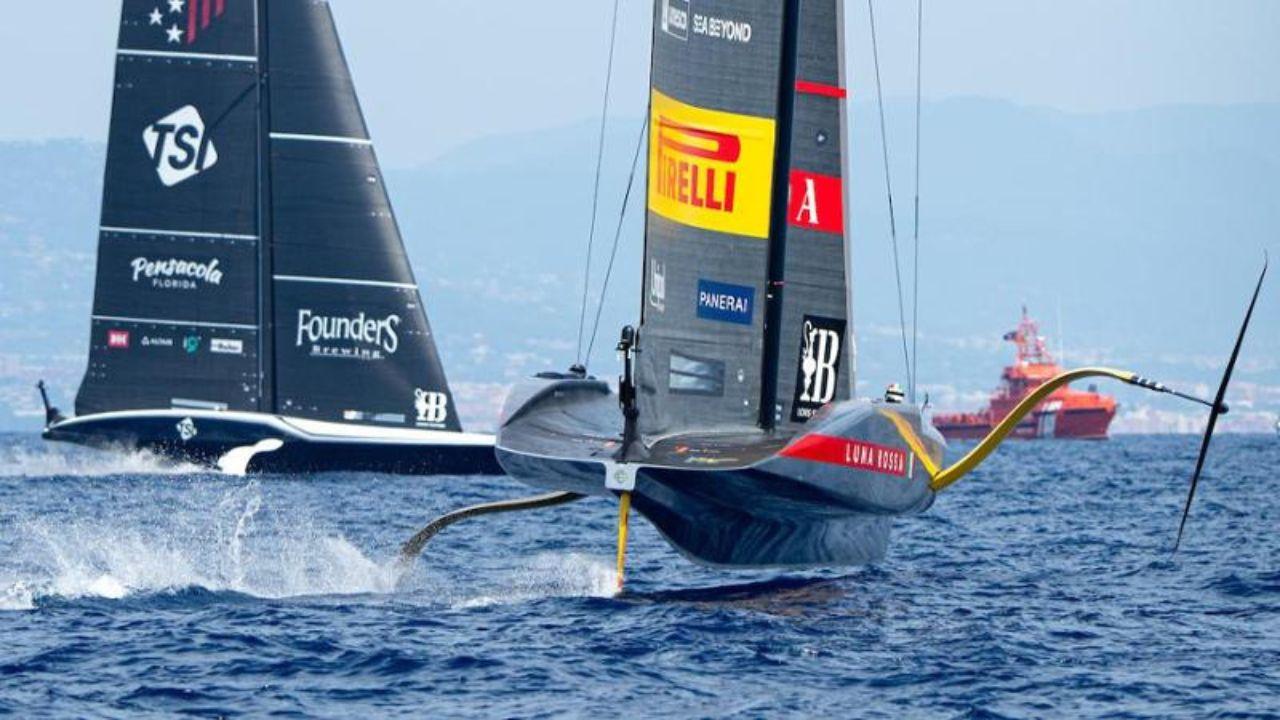 
	Luna Rossa in acqua

