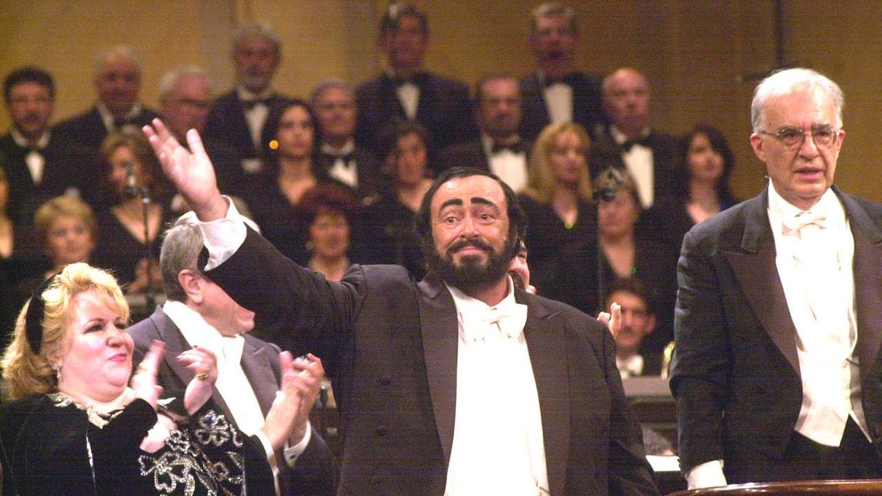 Modena “archivia” Pavarotti: nessun evento per ricordarlo a 17 anni dalla morte