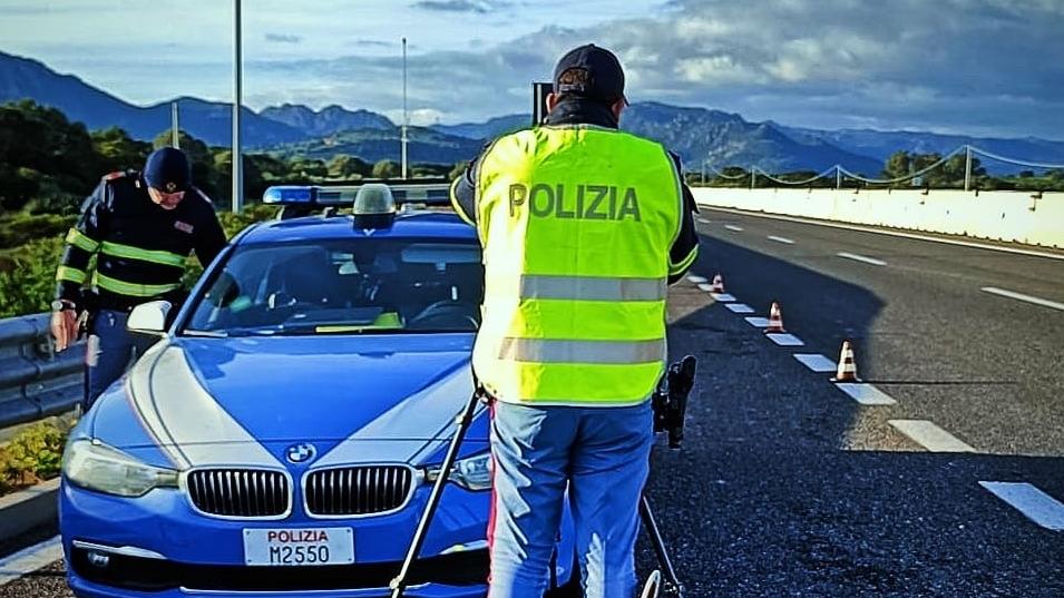 Olbia, percorre 6 chilometri contromano sulla 131 dcn: multato un turista