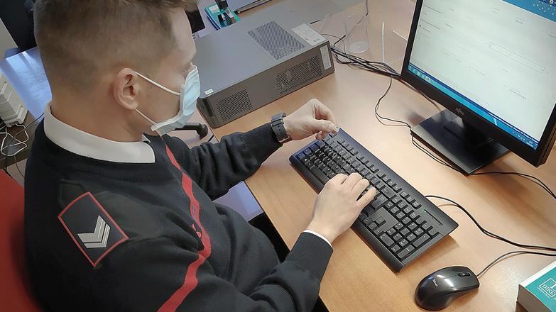 Sassari, risponde alla banca e ai carabinieri ma è una truffa: spariti 16mila euro