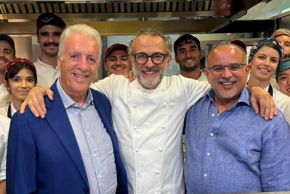 Ferrari e McLaren “alleate” da Bottura dopo la vittoria di Leclerc a Monza