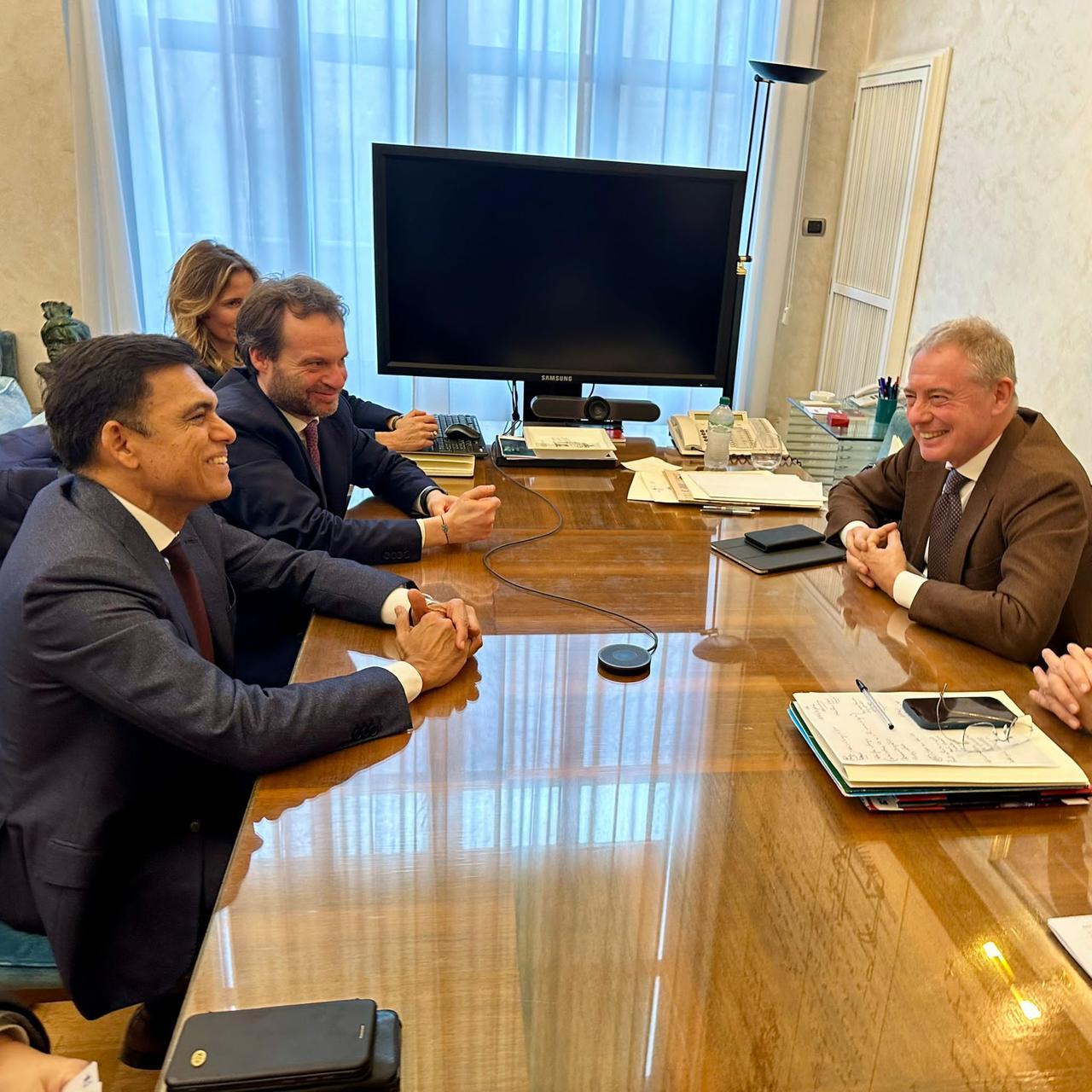 
	Un precedente incontro tra&nbsp;Sajjan Jindal (presidente Gruppo Jsw), il&nbsp;vice presidente di Jsw&nbsp;Steel Italy Marco Carrai e il ministro Adolfo Urso (foto d'archivio)

