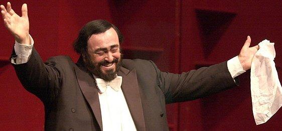 Pavarotti “archiviato” da Modena, il sindaco Mezzetti s’infuria: «Nicoletta Mantovani ha scelto Comacchio»