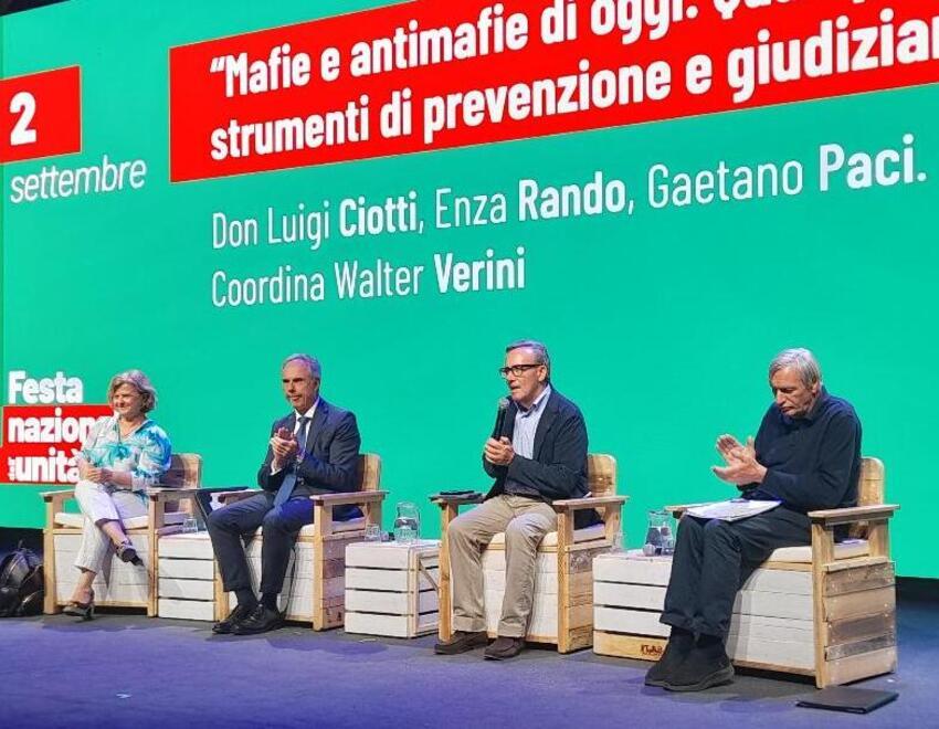 Don Ciotti a Reggio: «Contro la criminalità bisogna agire sui giovani»