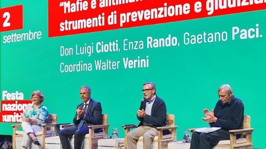 Don Ciotti a Reggio: «Contro la criminalità bisogna agire sui giovani»