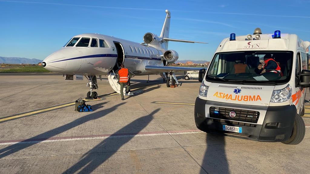 Volo d’emergenza Cagliari-Milano per una bimba di 20 giorni