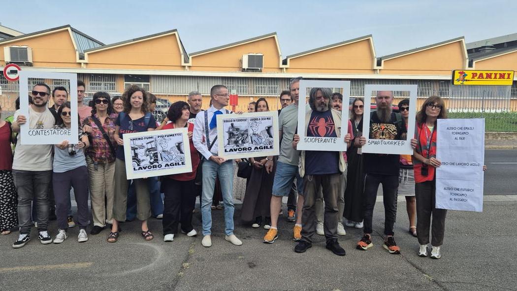 Modena, lavoratori in presidio alla Panini: «Ridateci le ore di smart working»