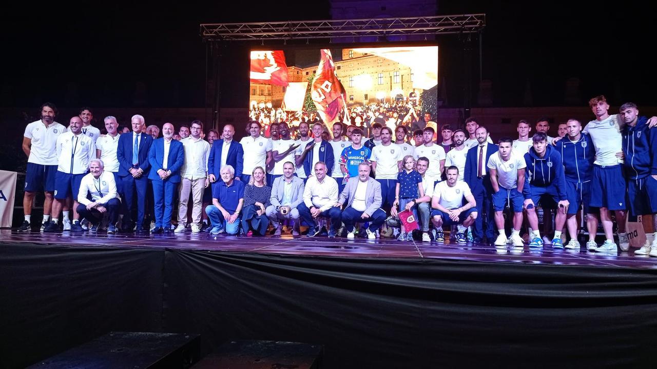 In tremila a salutare la Reggiana a Gualtieri