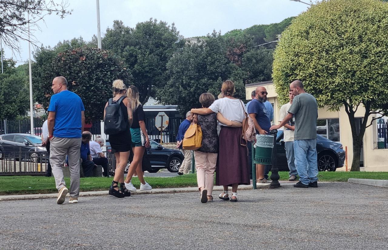 Il dolore della mamma di Giuseppe Mannoni: «Ti do un altro bacio, figlio mio»