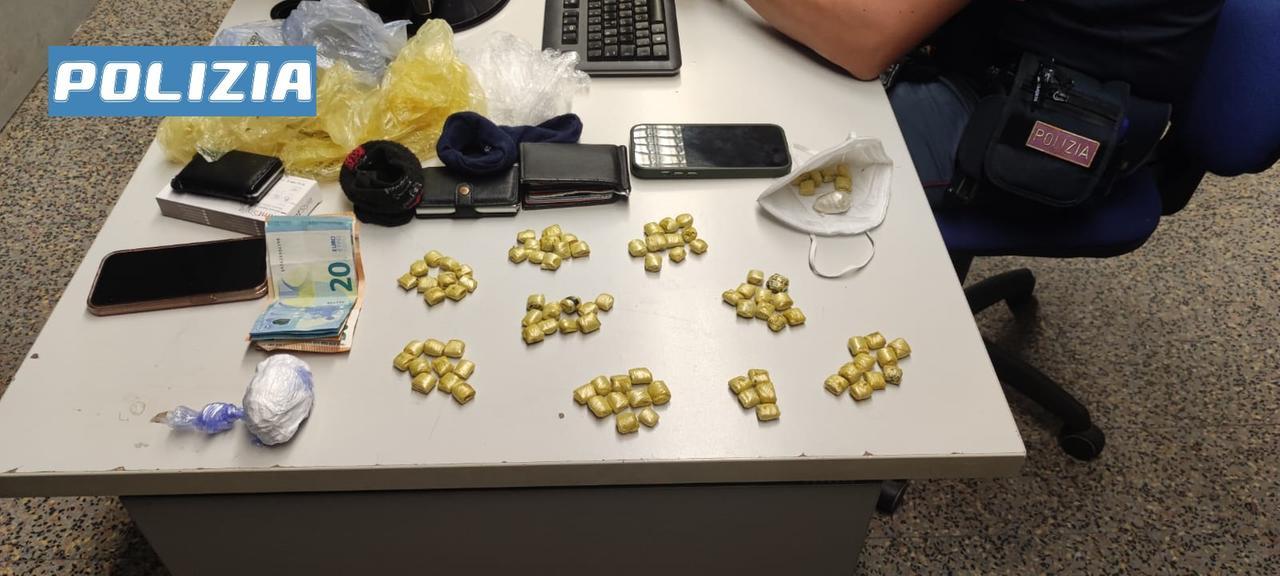 Lucca, teneva la droga nella mascherina anti Covid: arrestato