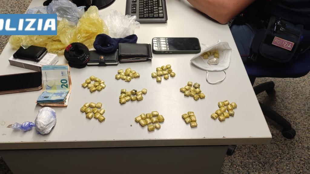 Lucca, teneva la droga nella mascherina anti Covid: arrestato