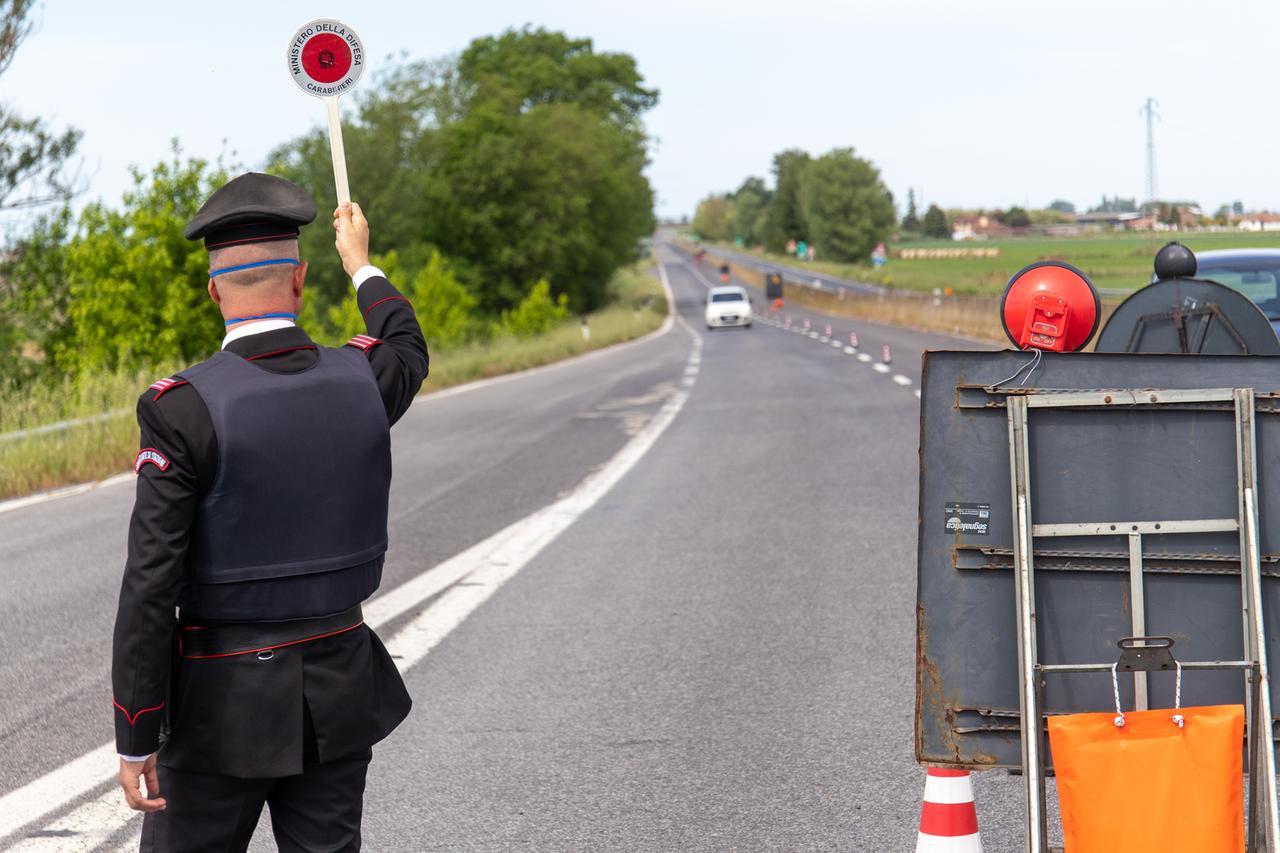 Ferrara, scappa evitando un controllo e poi aggredisce un carabiniere