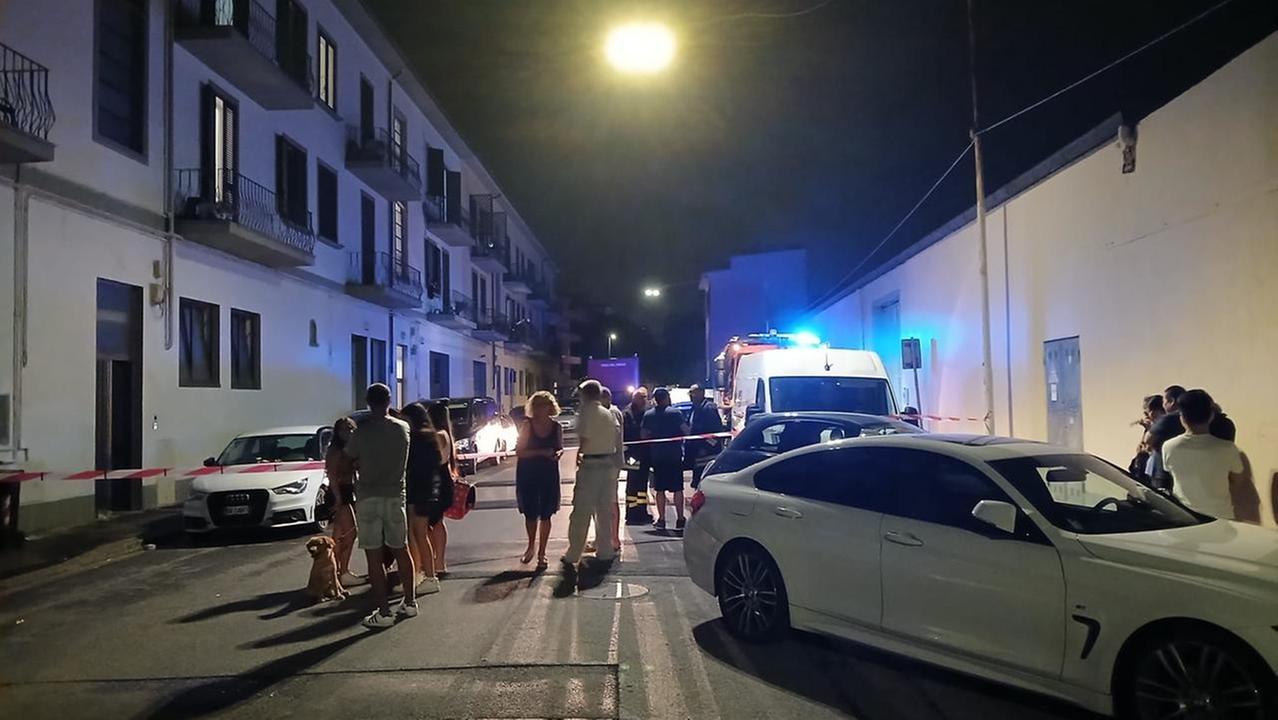L'intervento delle forze dell'ordine in via Cortesi