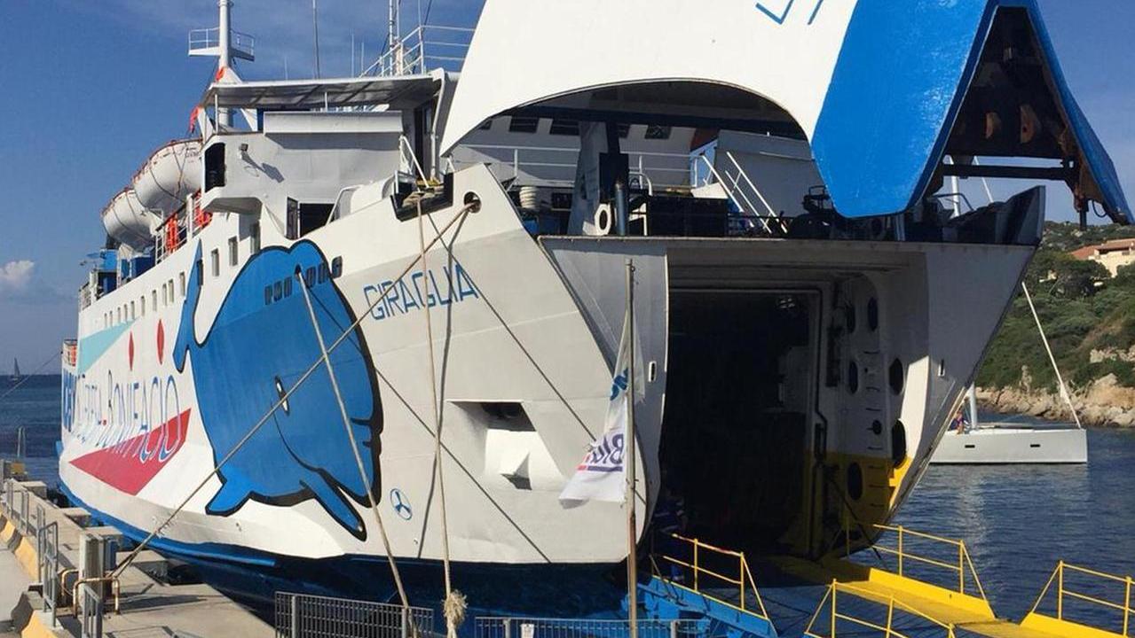 La nave Giraglia della Moby 