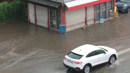 Maltempo, due ore di pioggia a Pavullo e via Marchiani torna sott’acqua
