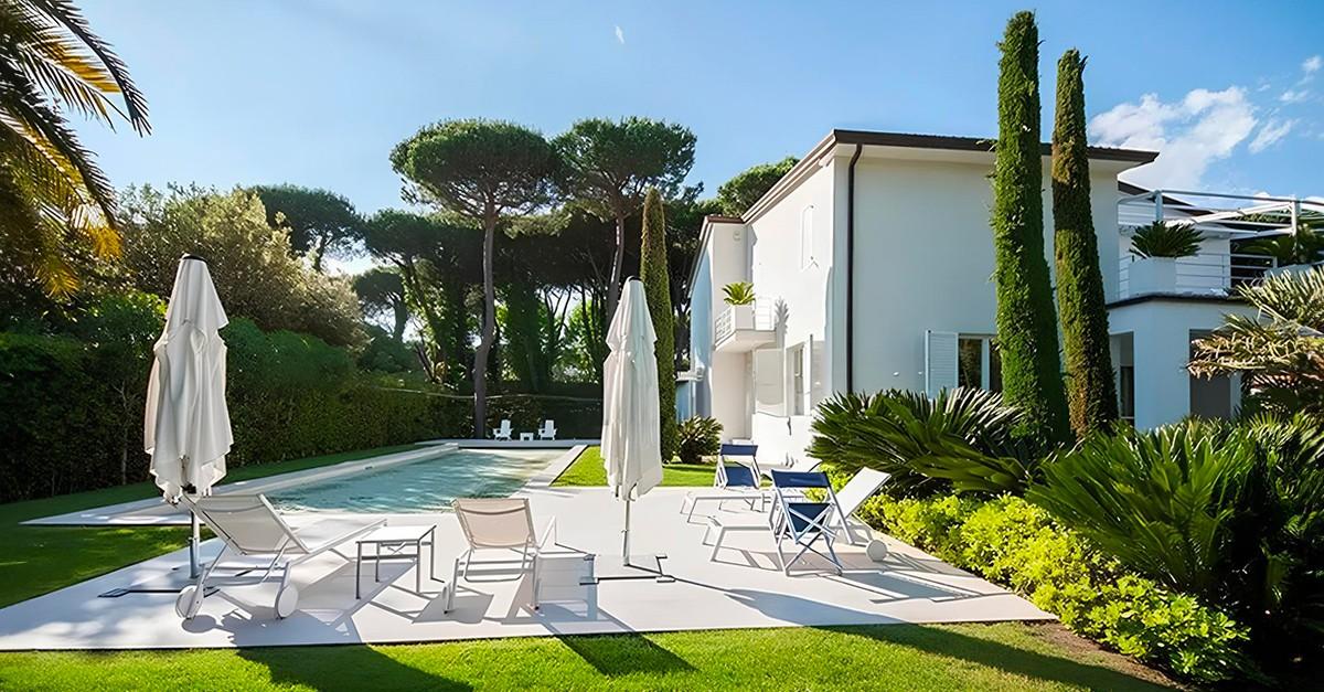
	Una villa in vendita in via Luigi Raffaelli a Forte dei Marmi


