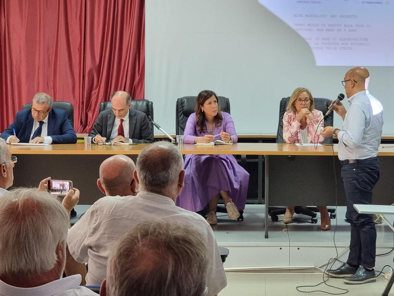 Todde a Oristano per le rinnovabili, l’ira dell’opposizione: «Il sindaco non ci ha coinvolti»