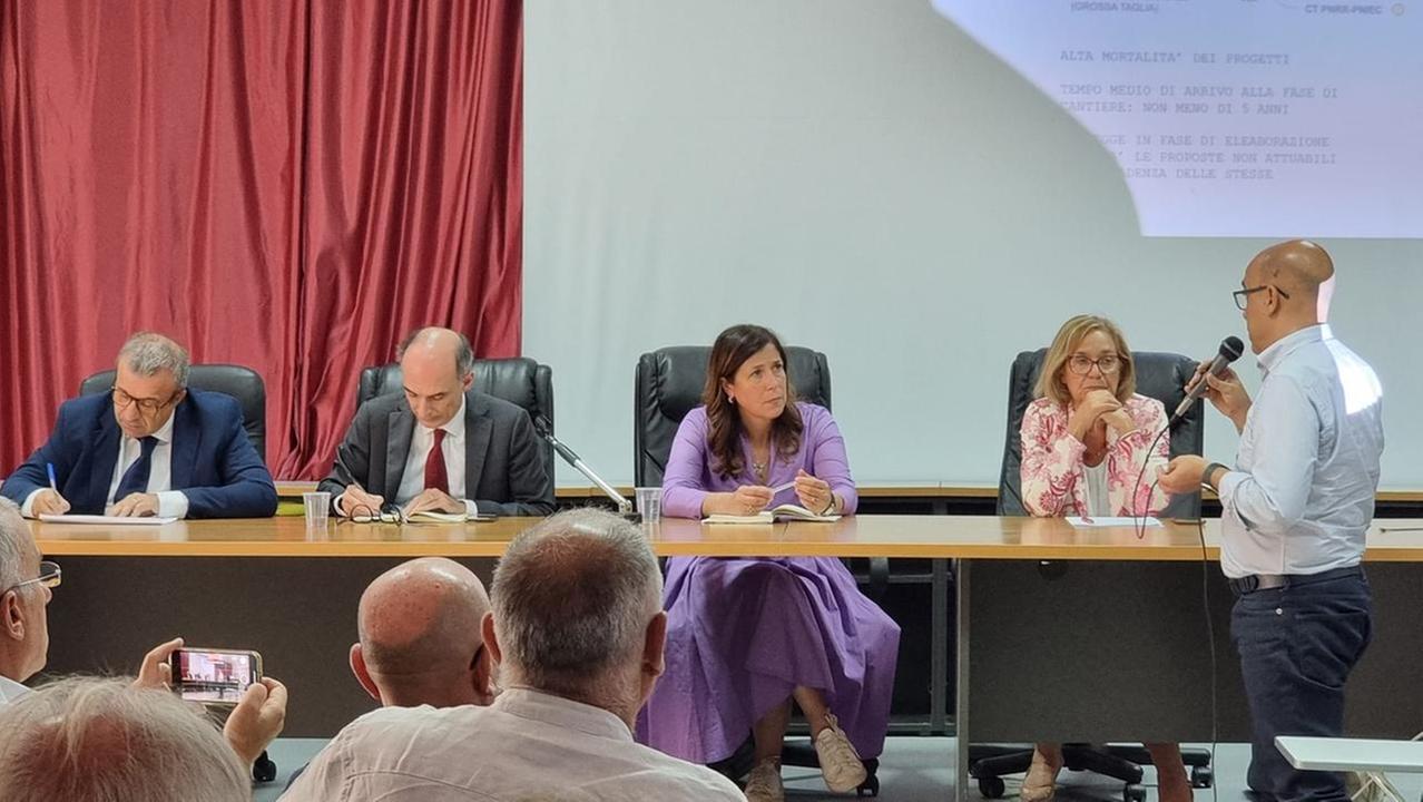 Todde a Oristano per le rinnovabili, l’ira dell’opposizione: «Il sindaco non ci ha coinvolti»