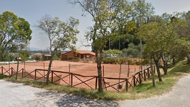 Pescia, i miracoli del Tennis Club Colleviti per poter lavorare senza spogliatoi
