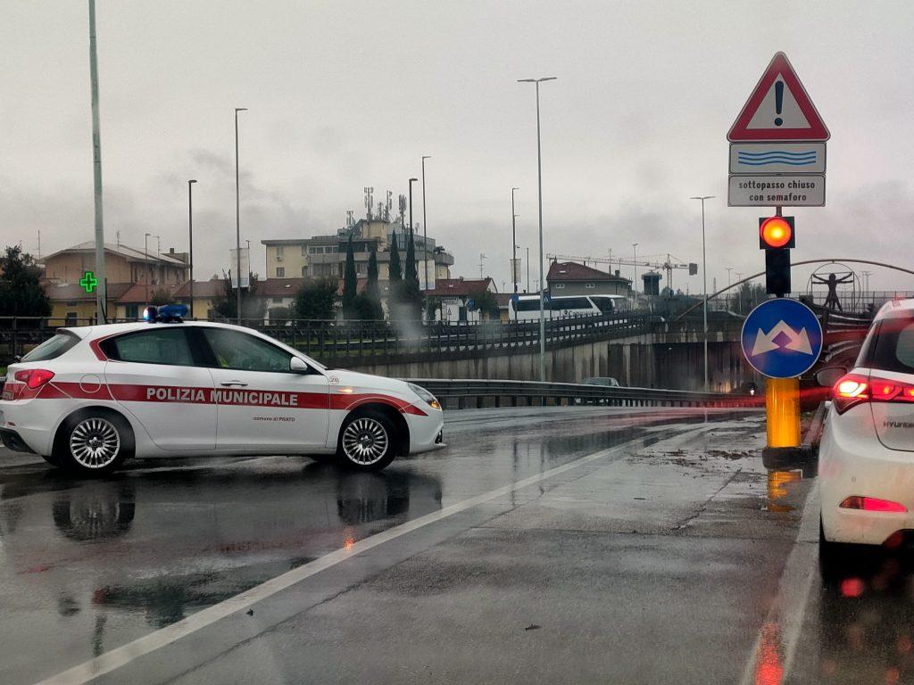 Maltempo a Prato, di nuovo chiuso il sottopasso di Pratilia