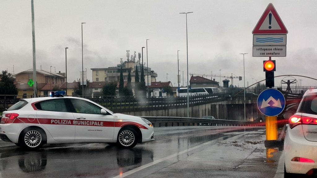 Maltempo a Prato, di nuovo chiuso il sottopasso di Pratilia