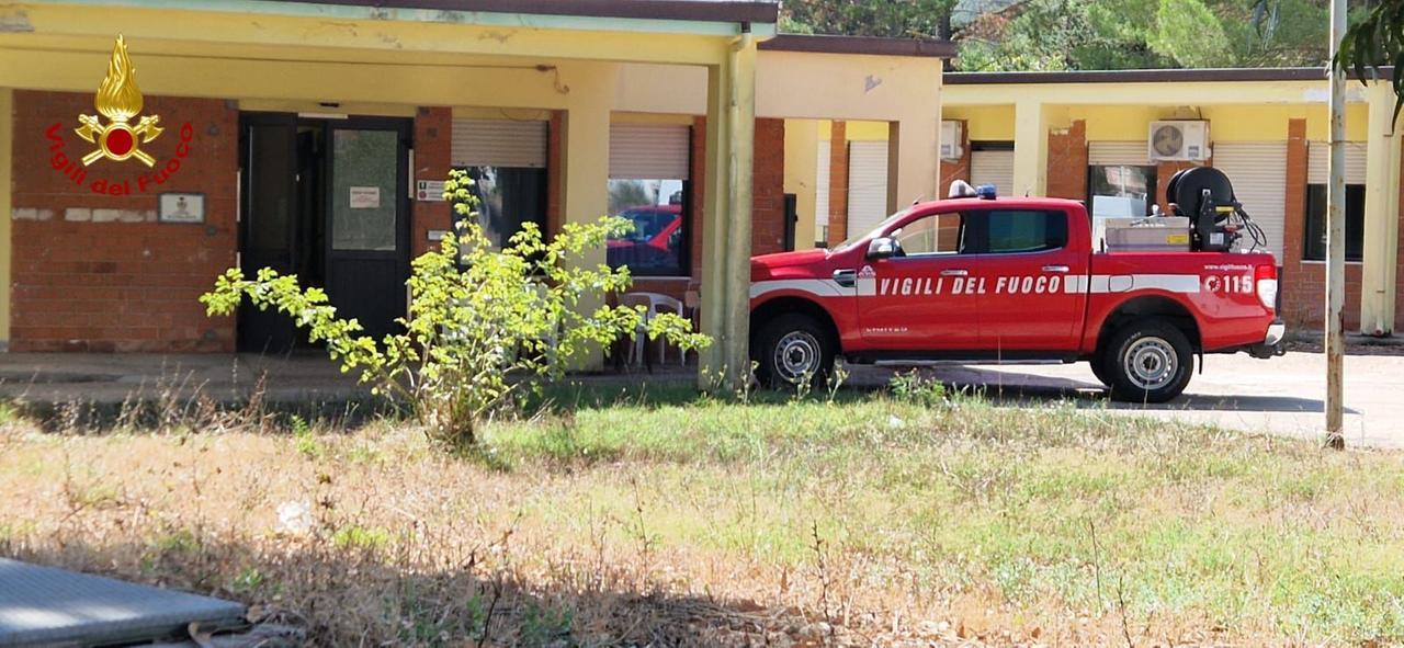 
	I vigili del fuoco nella struttura di via Nenni

