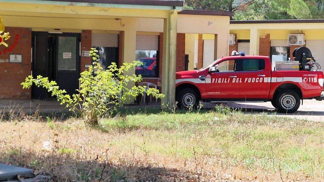 I vigili del fuoco nella struttura di via Nenni