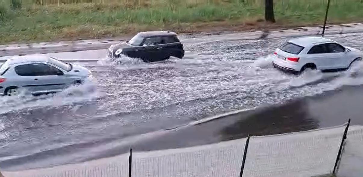 Temporale ai Lidi, strade allagate e disagi