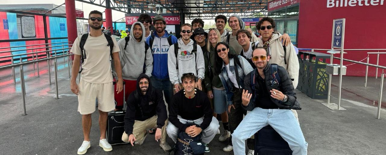
	Parte dei tifosi di Christian appena atterrati a Parigi Beauvais

