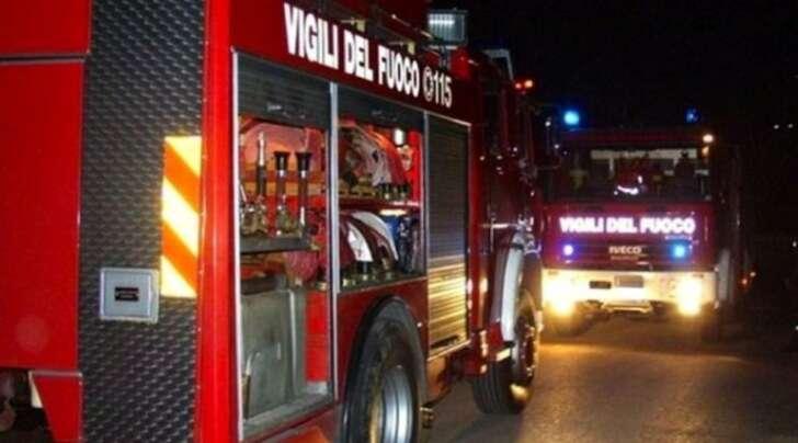 Prato, principio d’incendio nella cabina elettrica, evacuato un condominio