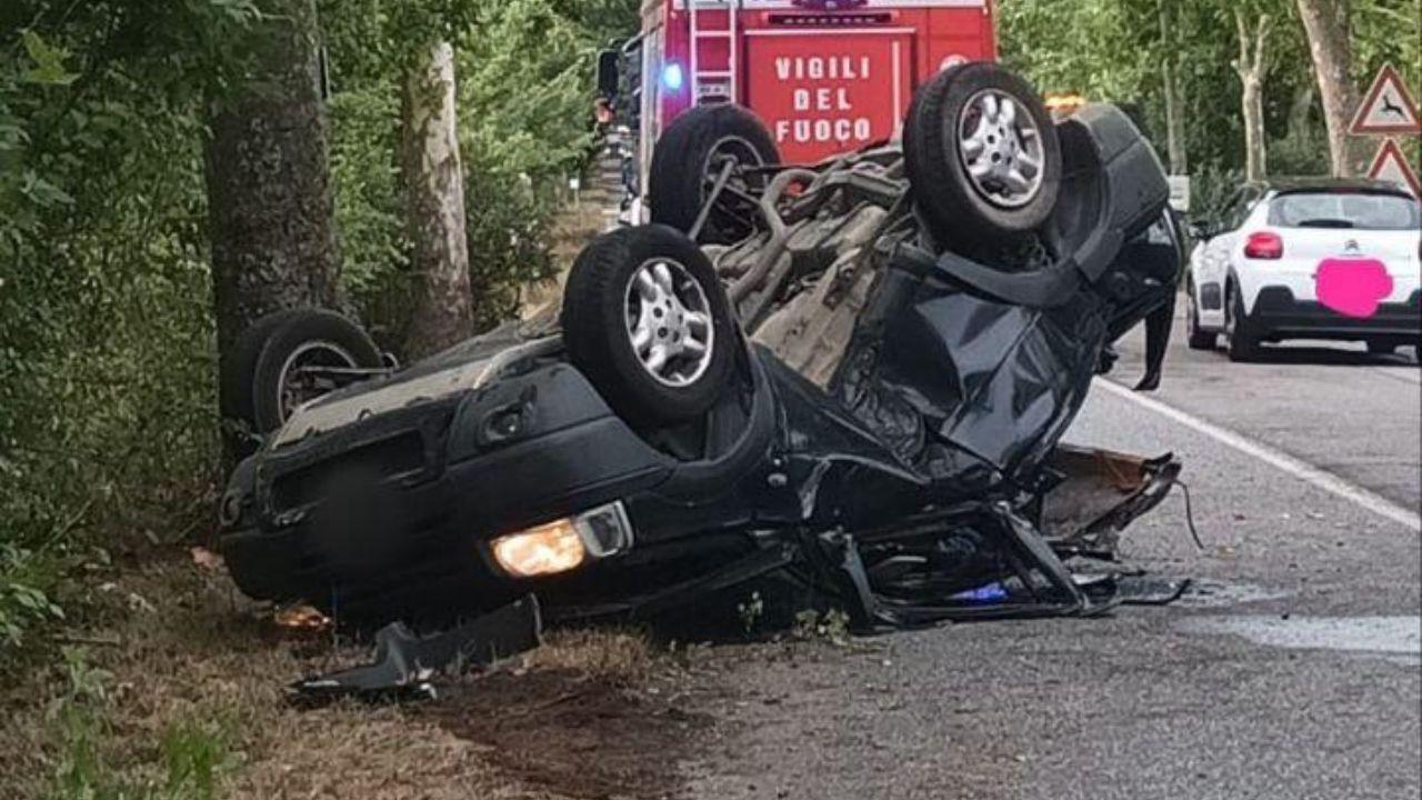 
	L'auto ribaltata

