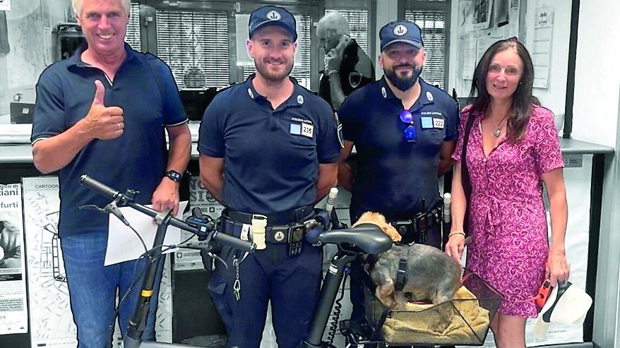 Modena, turisti tedeschi visitano il Duomo e fuori rubano la loro bici elettrica