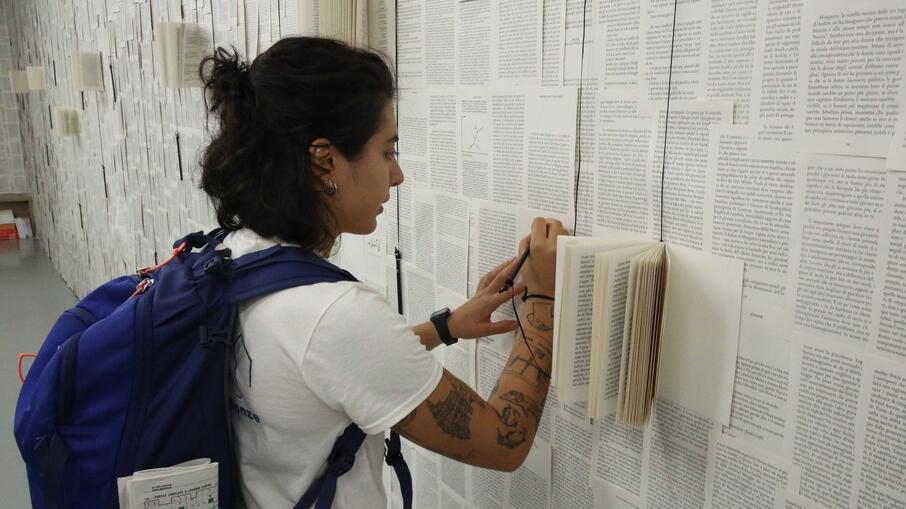 Dieci parole contro la guerra nella mostra “Humanity Lovers”