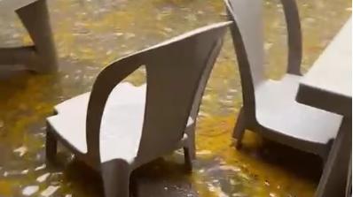 Pavullo, negozi allagati dopo la pioggia: «Così non possiamo andare avanti»