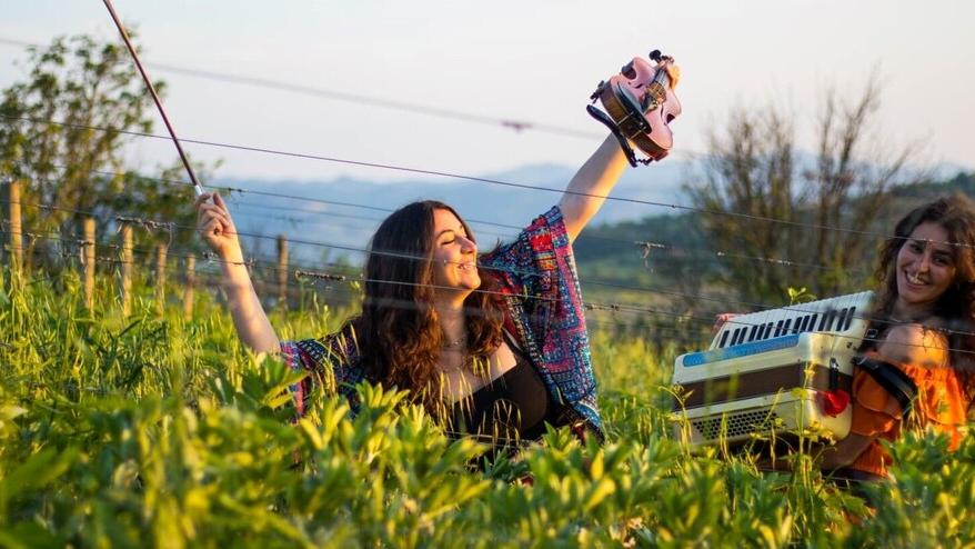 I concerti “sospesi” ripartono all’indie folk di Emisuréla